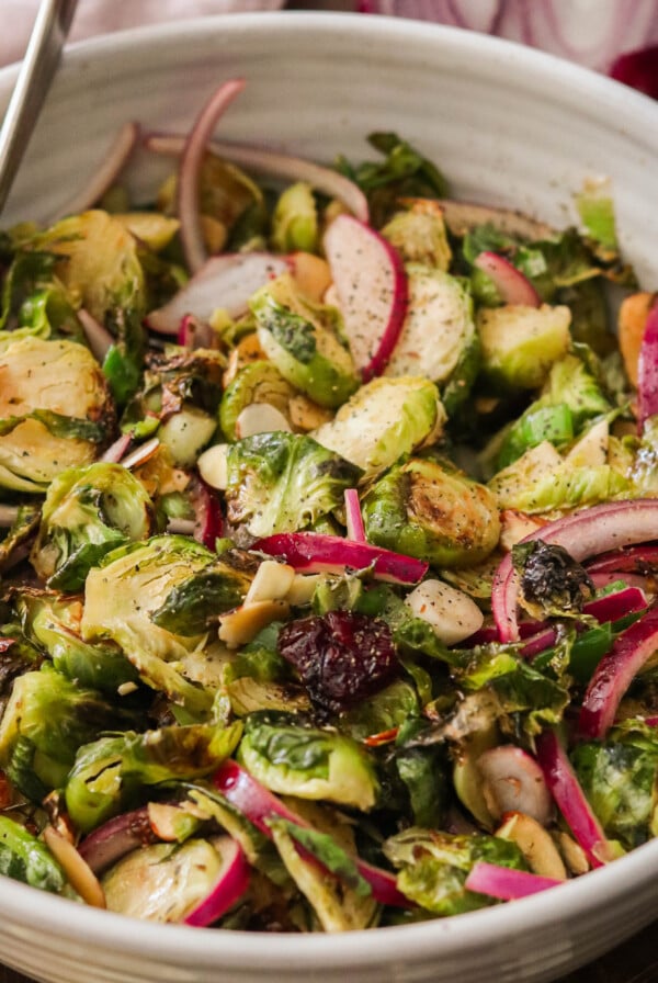 paleo roasted brussel sprouts salad ina bowl