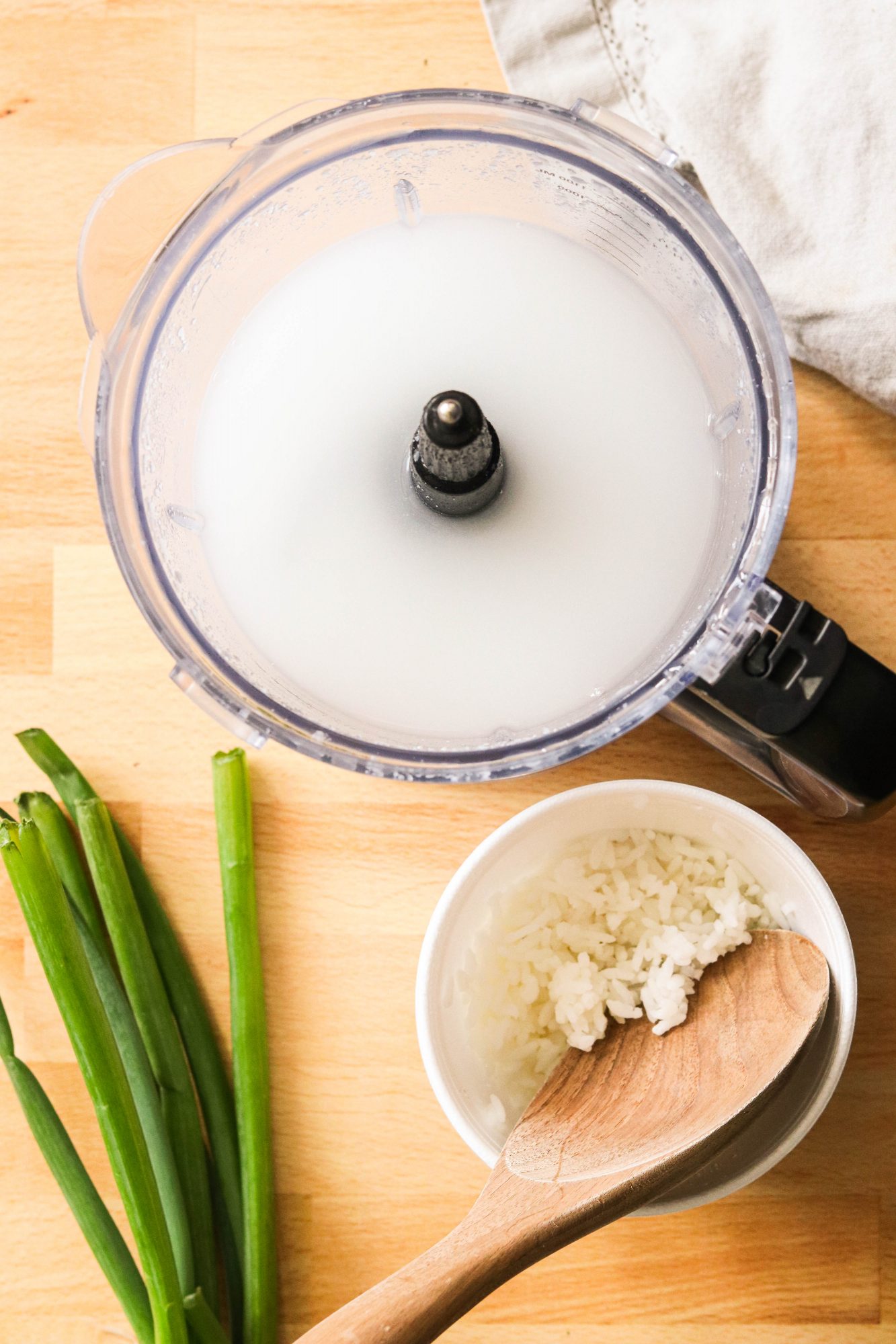 The making of leftover rice congee: blended rice and water