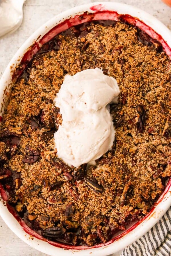 Vegan blackberry apple crumble