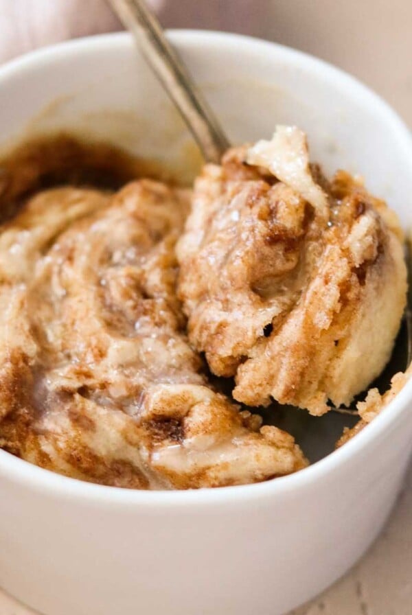 gluten free cinnamon roll in a mug