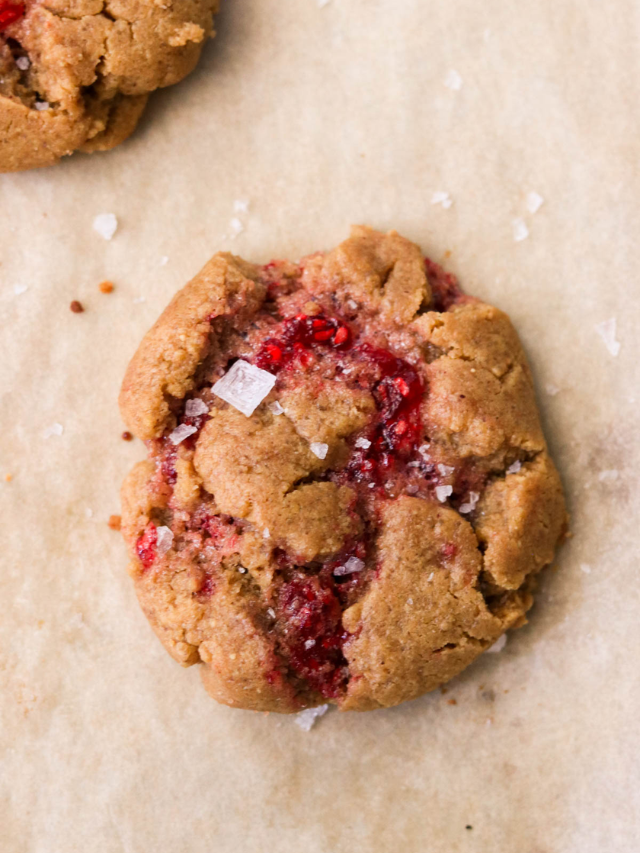 Easy Peanut Butter and Jelly Cookies