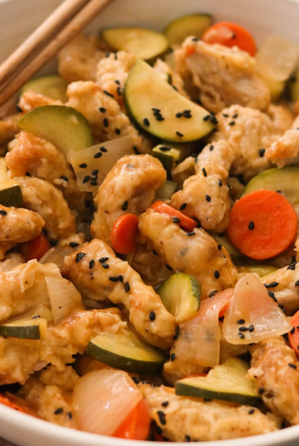 Tangsuyuk in a bowl with veggies.