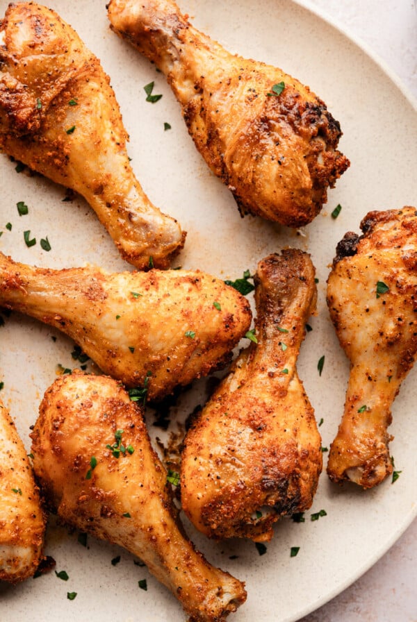 air fryer chicken drumsticks on a plate
