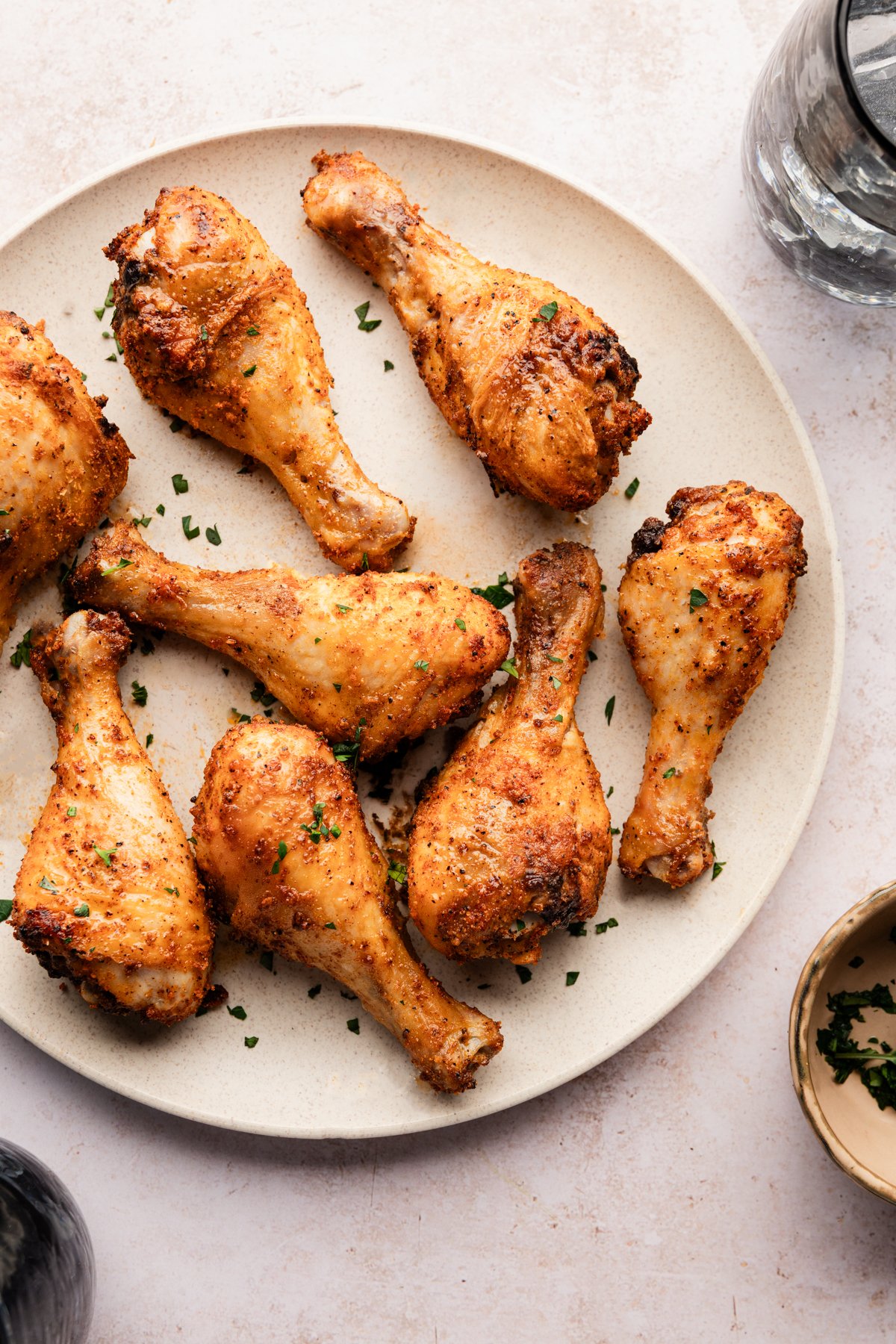 air fryer chicken drumsticks on a plate